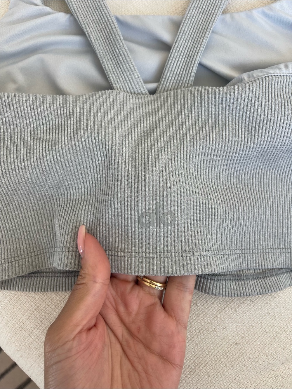 ALO Yoga Womenâs Light Gray Ribbed Sports Bralette